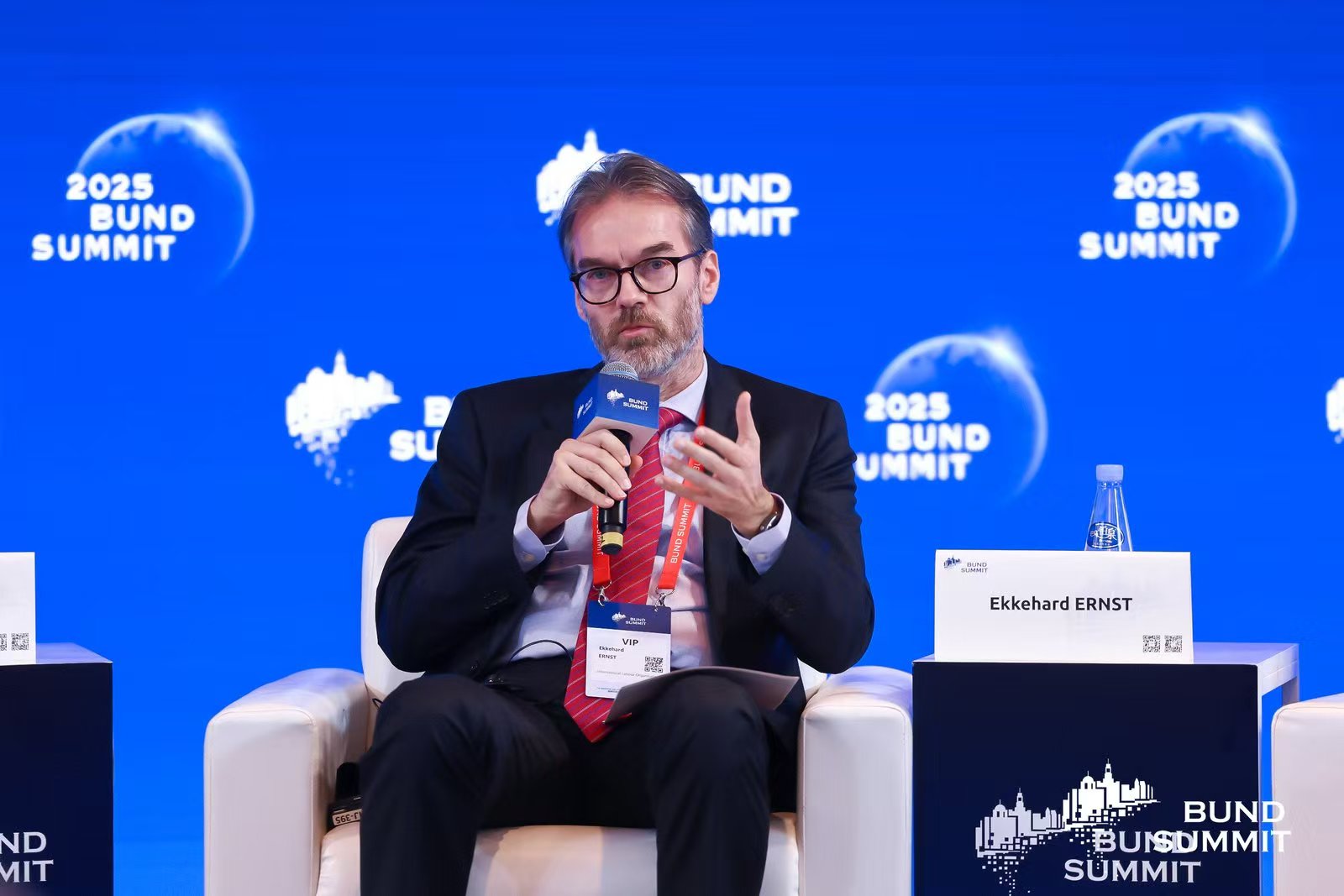 国际劳工组织（ILO）首席宏观经济学家埃克哈德·恩斯特（Ekkehard ERNST）