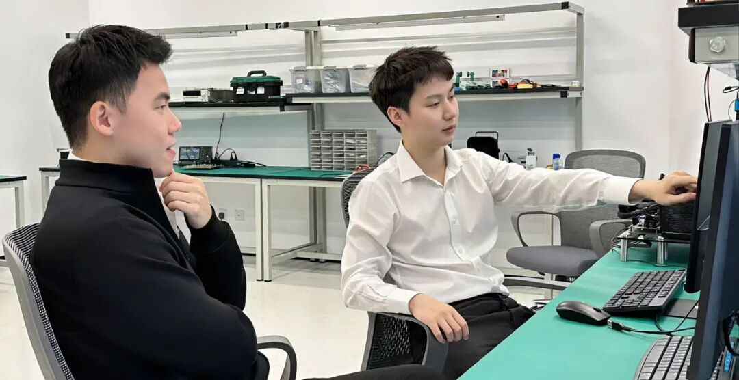 光本位两位联合创始人,左为熊胤江、右为程唐盛