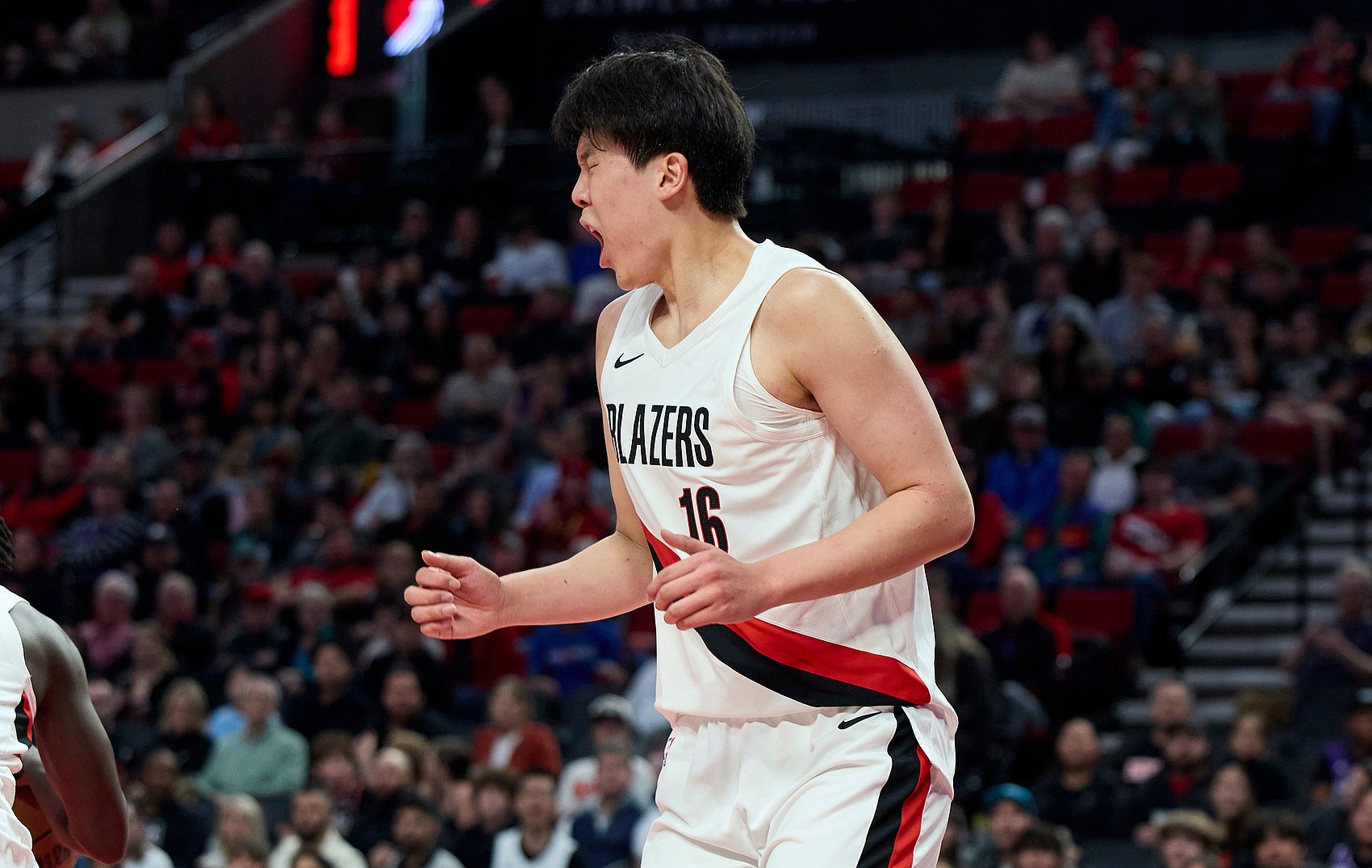 解说：这届很多中锋从未进过轮换 开拓者已是非常适合杨瀚森的队