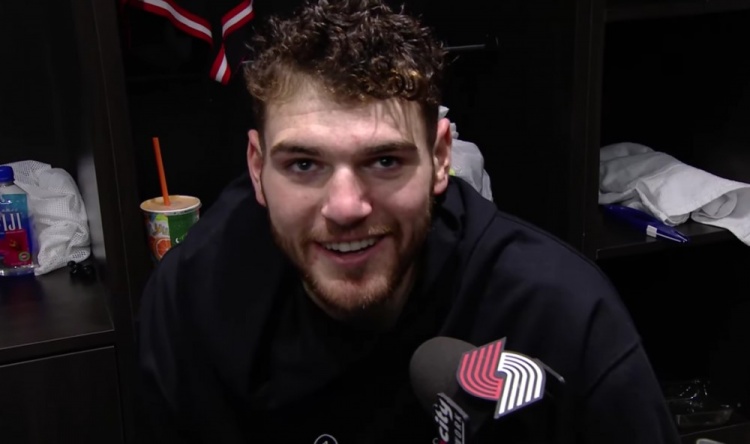 克林根：我的职责是护筐且不贸然失位 抢篮板并创造更多进攻机会