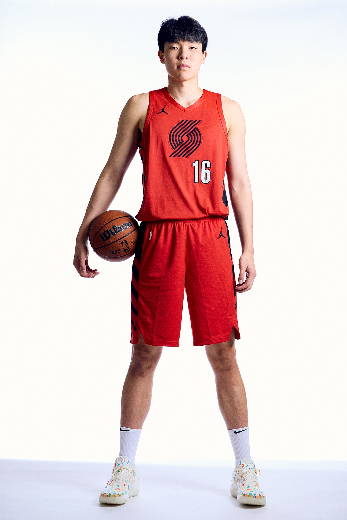 媒体人:杨瀚森的防守和篮板做得比较糟糕 得赶紧找到状态