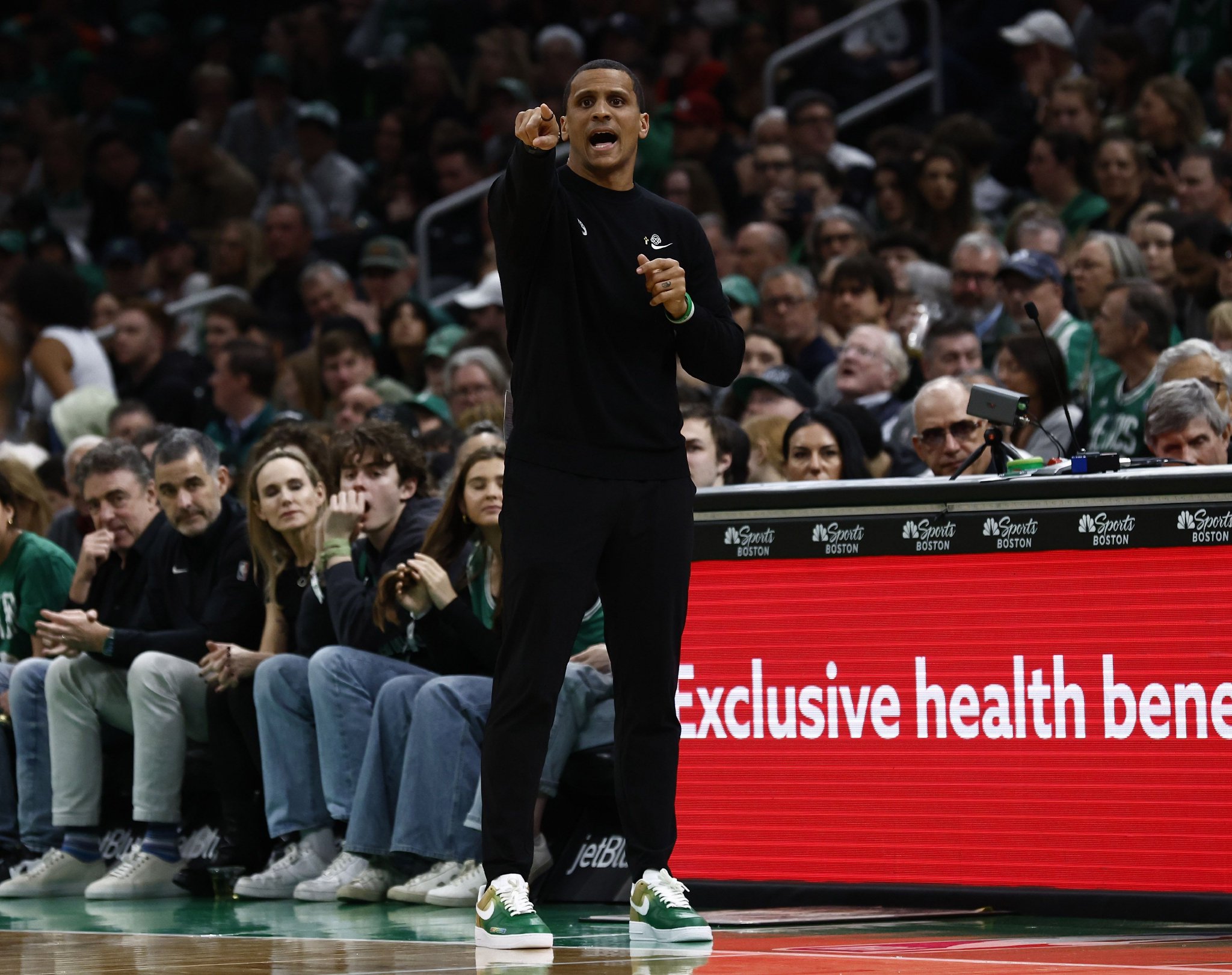 马祖拉：下半场成功遏制对手进攻波 减少失误阻止他们上罚球线