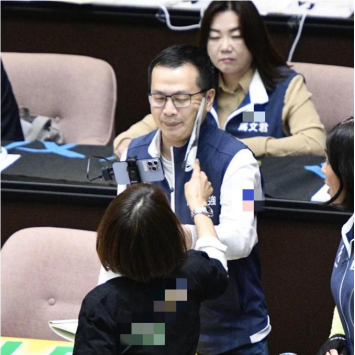 邱议莹扇罗智强耳光,法官提“掌掴前科”,刑事判决结果出炉