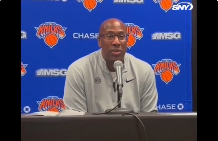 迈克-布朗:进攻停滞拖累了防守 球根本传不起来所有人只是原地看