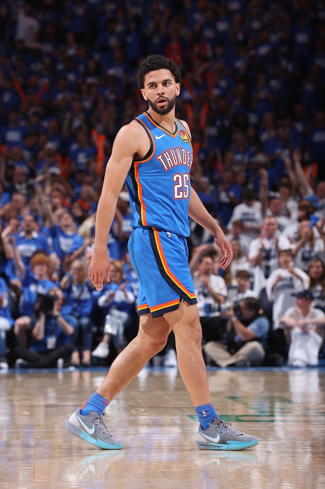 阿杰伊-米切尔谈休赛期训练:变得更强壮 这是我第2年的重点之一