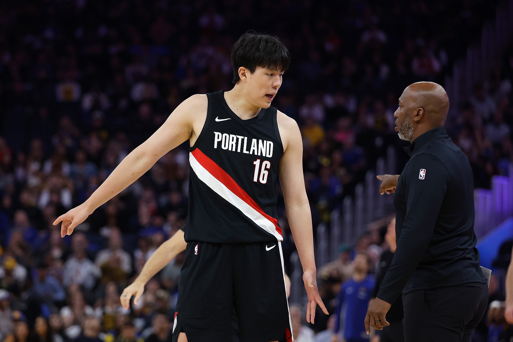 Shams：罗齐尔&比卢普斯停职期间薪水不发 将暂扣在第三方账户