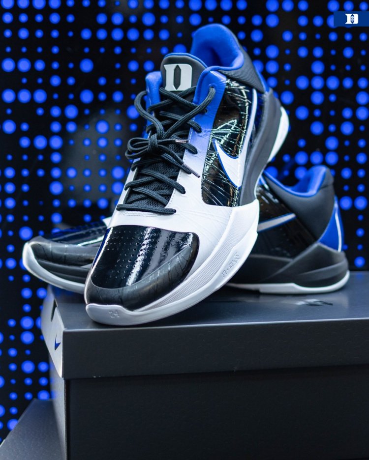 羡煞旁人!杜克大学晒出了球队专属的第三款Kobe 5配色!