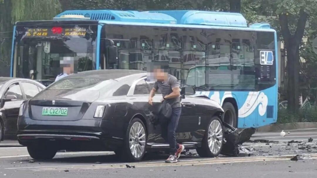 陈震的劳斯莱斯卖给了租车商，回收价约280万