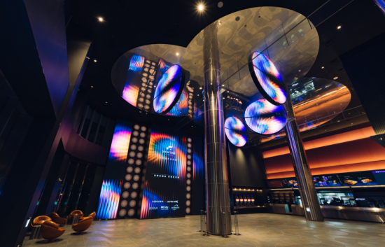 台北巨蛋秀泰影城优雅大气的大厅热情迎接每一位影迷（图片由秀泰影城提供）