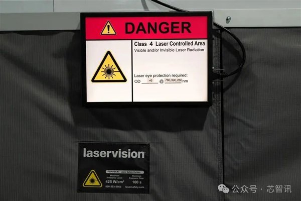 △Substrate 激光室门口的警告符号