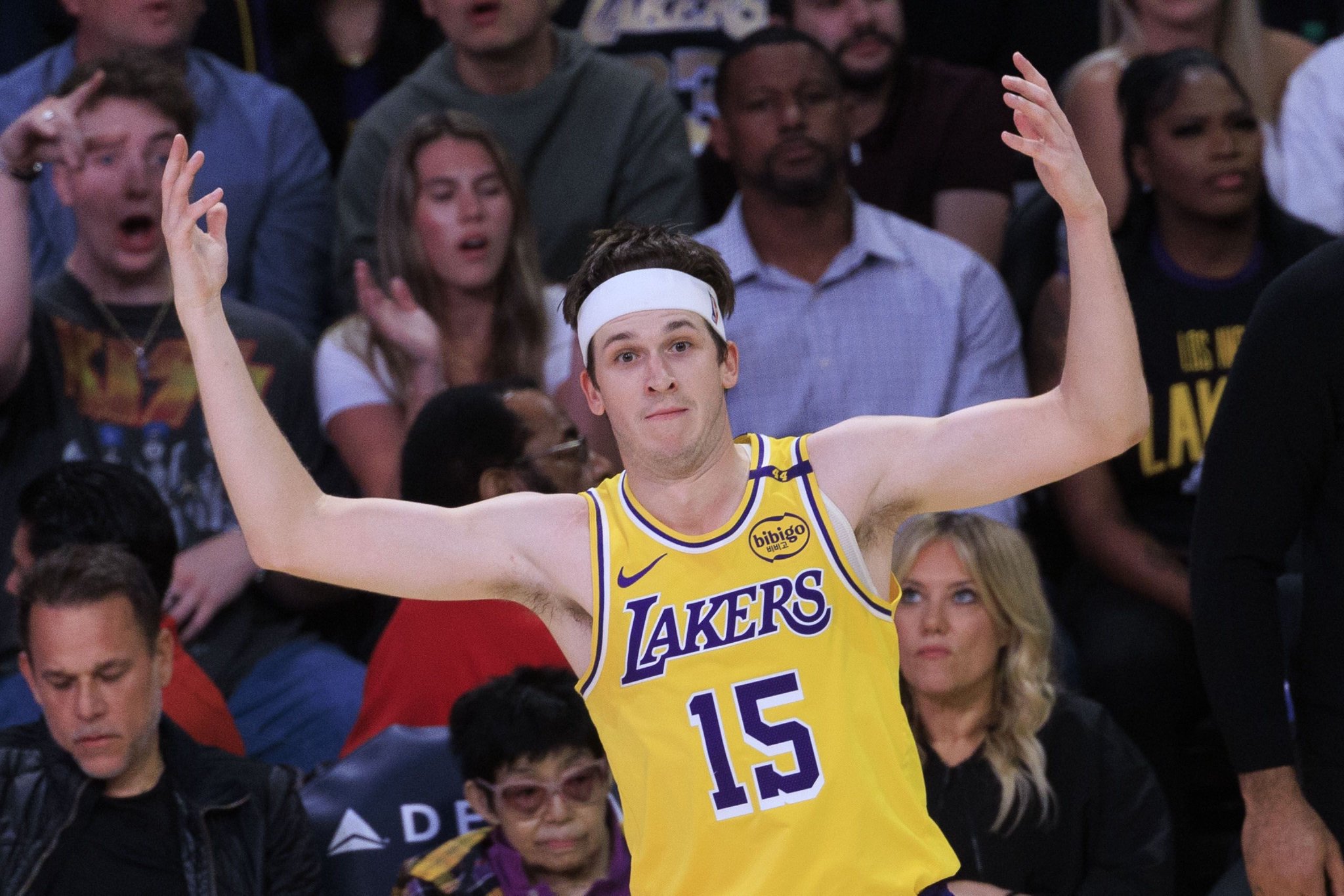 28+16+绝杀!湖记:里夫斯夏天将从某个队拿到4000万年薪的合同