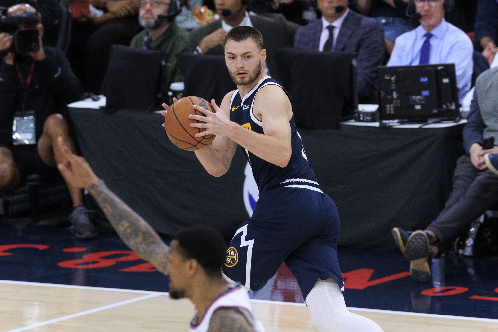 快攻小王子！布劳恩13中8得17分6篮板4助攻