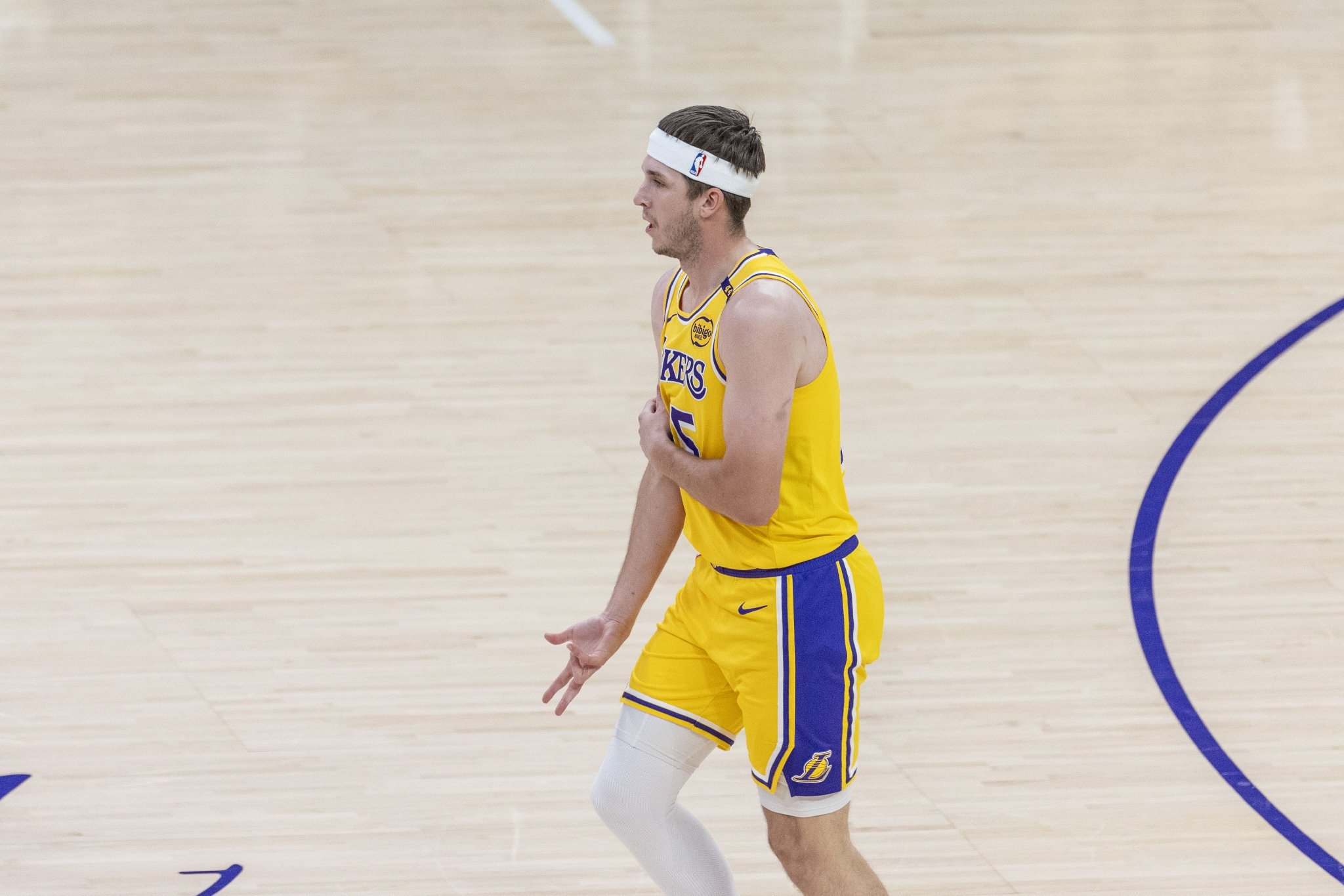 里夫斯连续5场场均砍34分&真实命中率68.7% 此前仅库里乔丹做到过