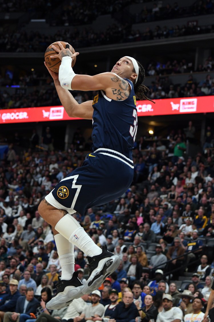 戈登:第三节能重新掌控节奏很棒 若开始就没有松懈那就更完美了