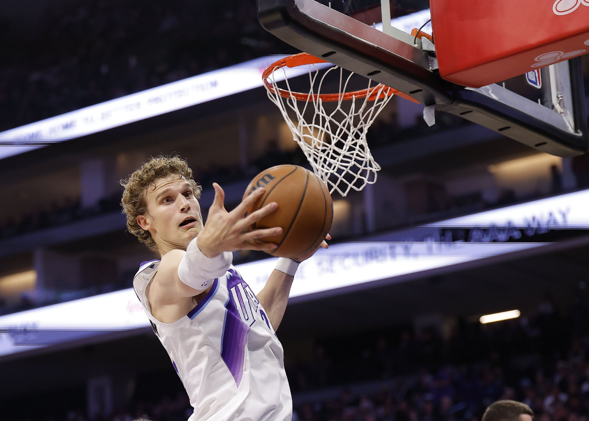 高产高效！马尔卡宁开赛至今场均34分7.3板 三项命中率51/40/91%