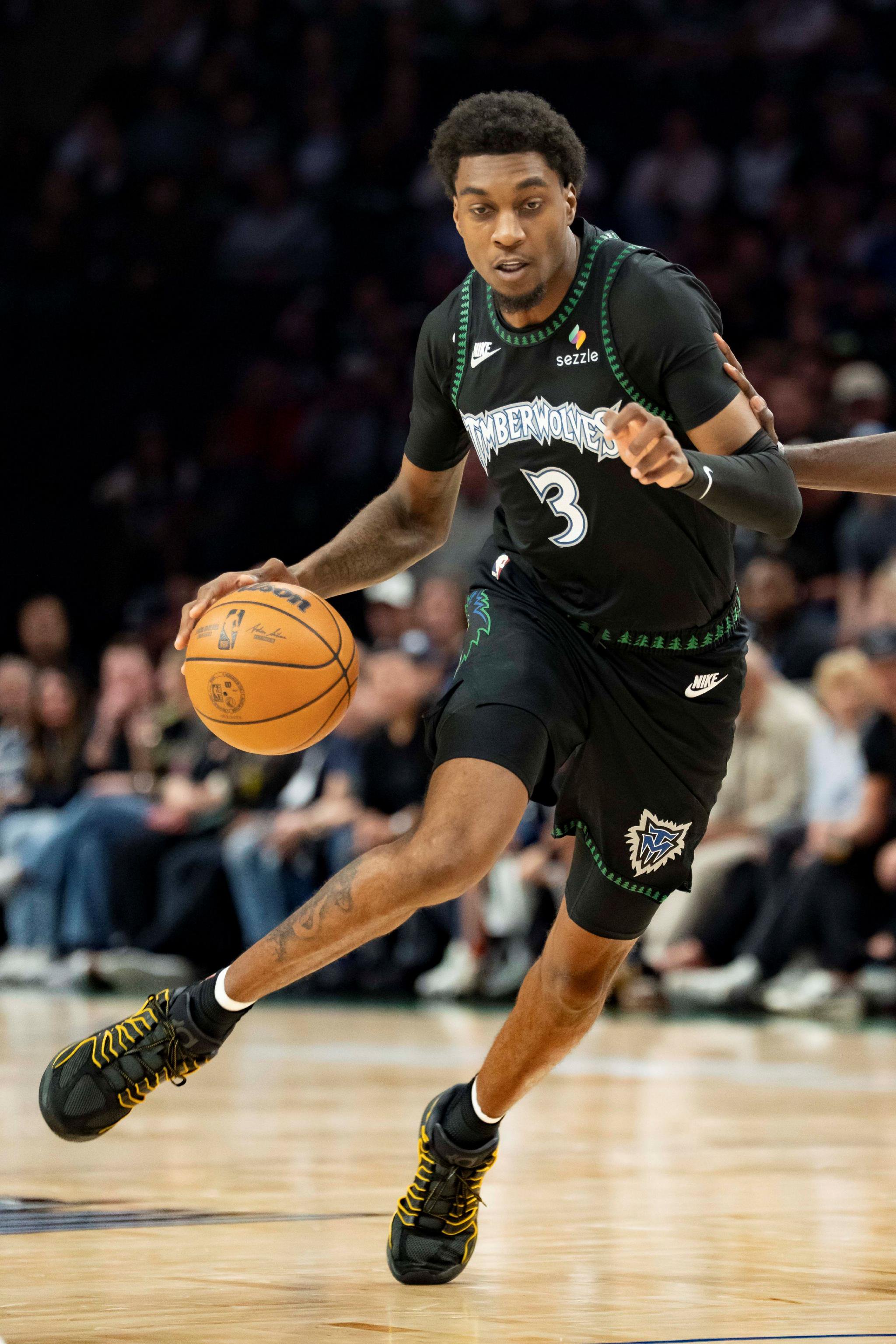 无奈空砍!麦克丹尼尔斯出战41分钟 19中11&三分4中3拿到30分7板