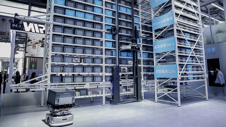 Wali瓦力U50和C50L协同作业实现箱式仓储无人化