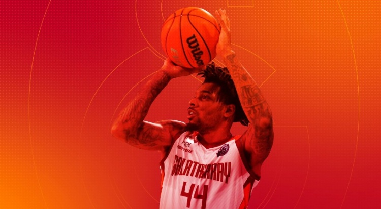 直播吧:山东队与德沃恩-艾库恩-珀塞尔签约