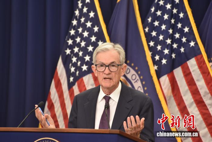 　　当地时间9月17日，美联储主席鲍威尔在当天记者会上。 中新社记者 沙晗汀 摄