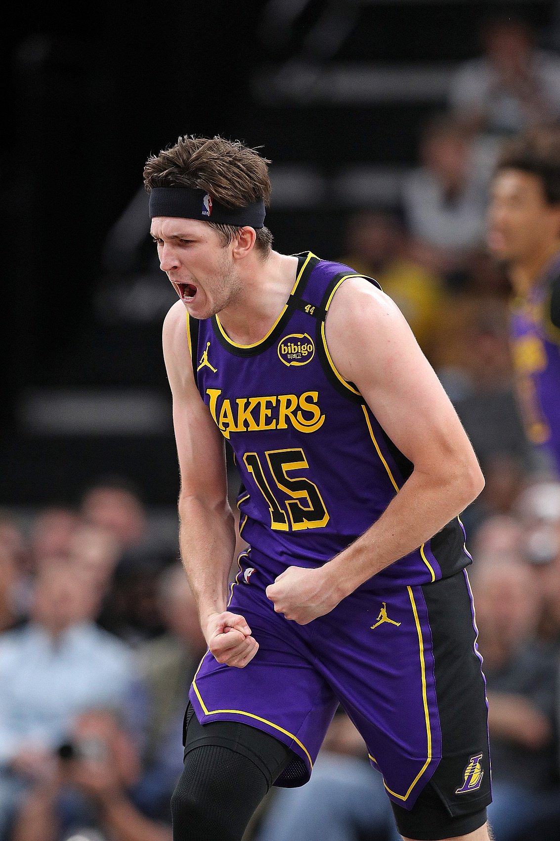 里夫斯开季连续5场砍25+ 队史第六人 自05年科比后首人