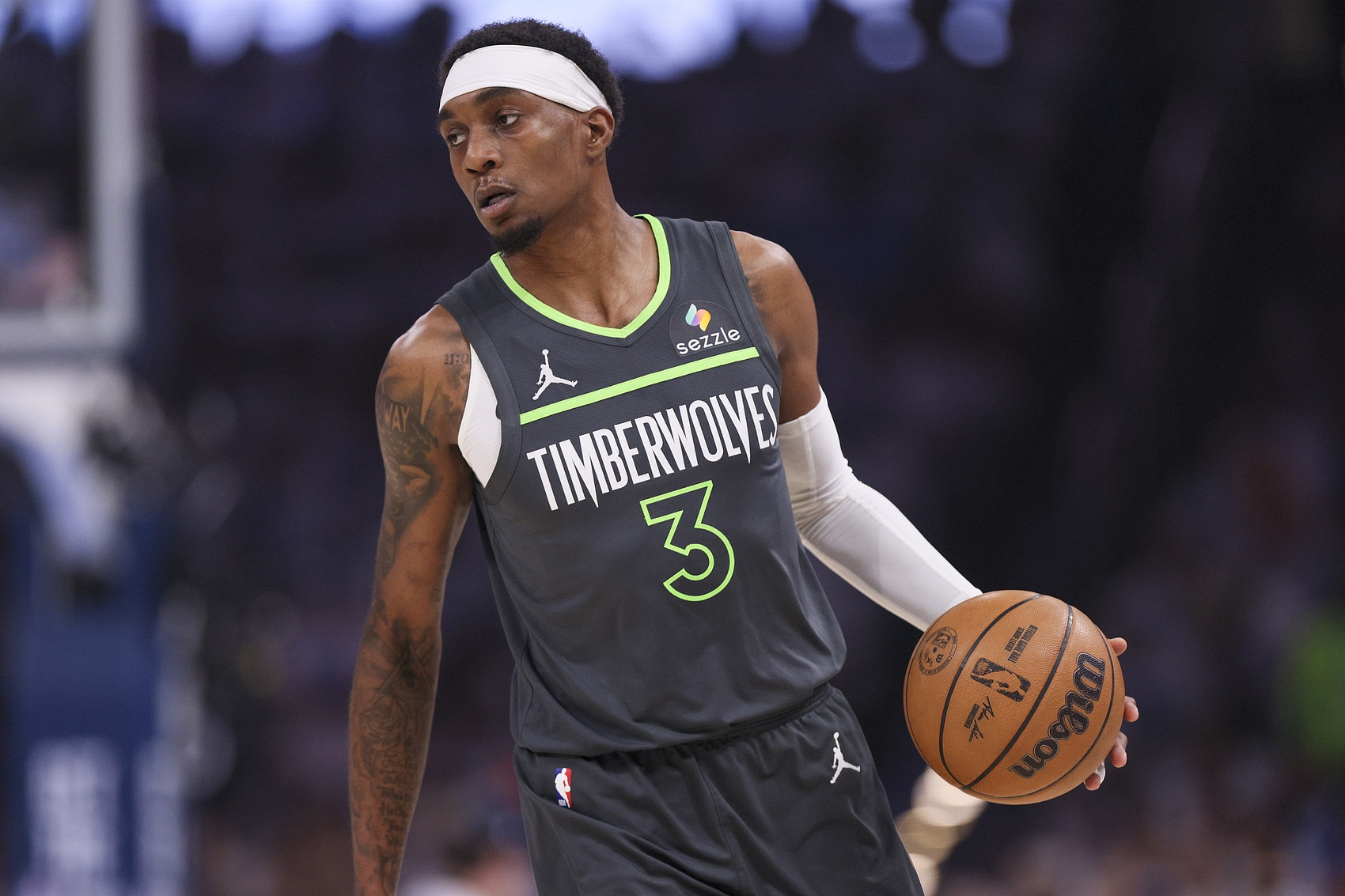 芬奇:麦丹打得非常自如 进攻端做出了很棒的决策效率极高