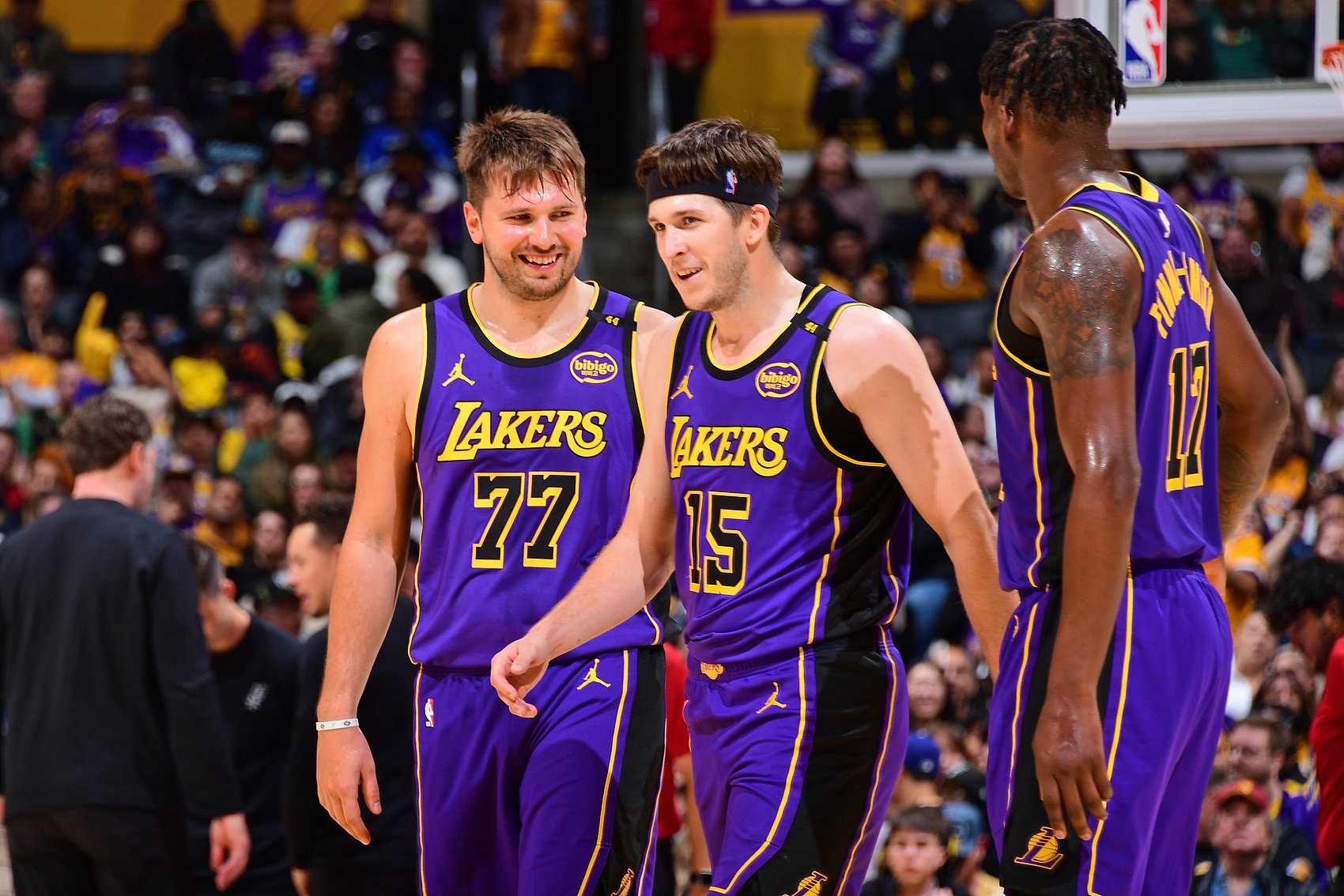 东契奇会发短信说什么？里夫斯：他可能会说我太菜了 投丢14个球