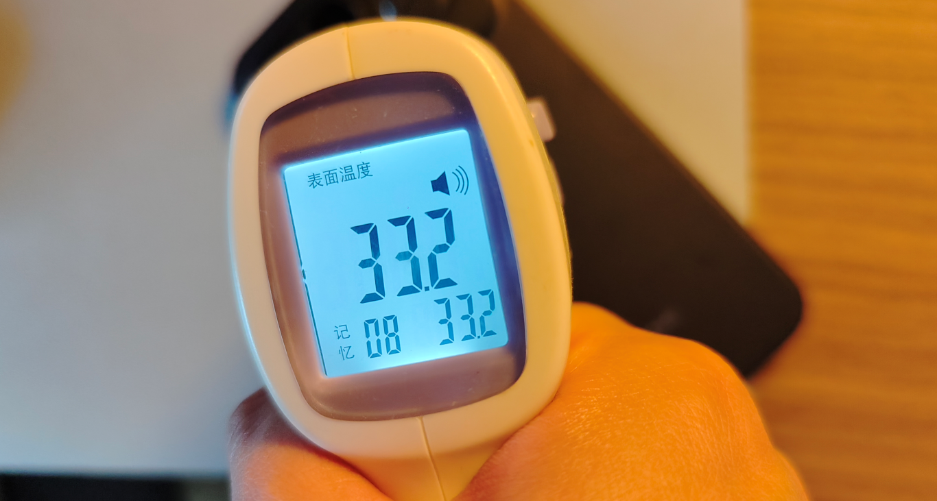 然后小编用性能要求更高的《原神》来进行测试。测试时游戏画质都拉到最高，然后在游戏中枫丹廷区域进行跑图 20 分钟。