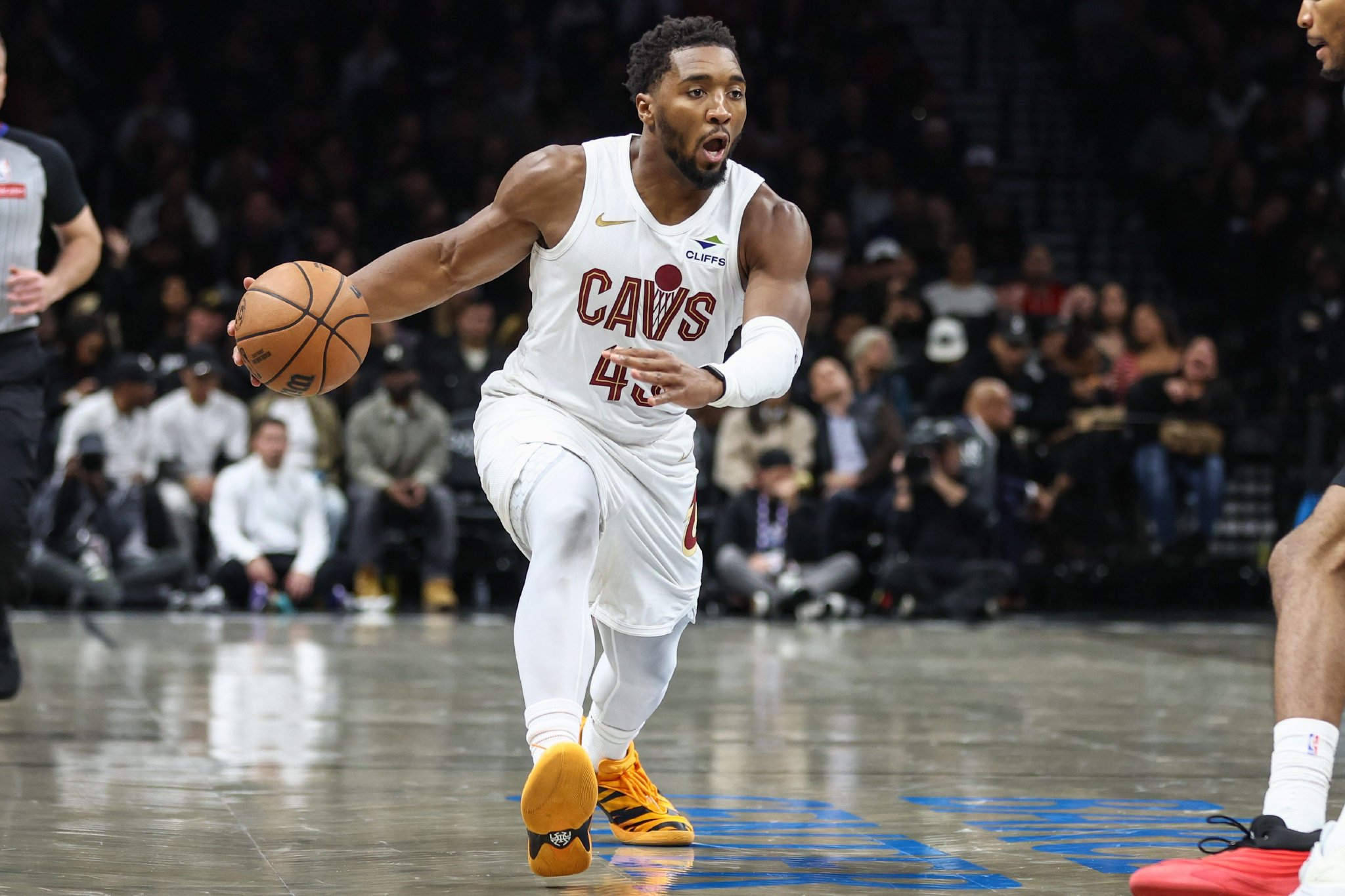 明日NBA杯骑士VS猛龙 米切尔&阿伦出战成疑 加兰&梅里尔缺席