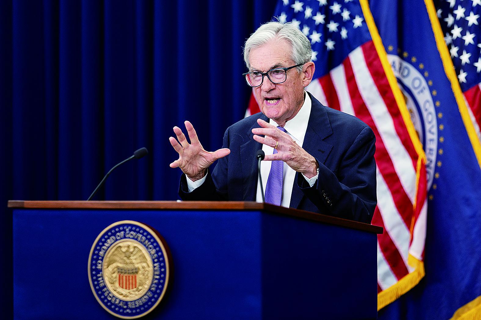 10月29日，美国联邦储备委员会主席鲍威尔在华盛顿出席记者会。新华社发