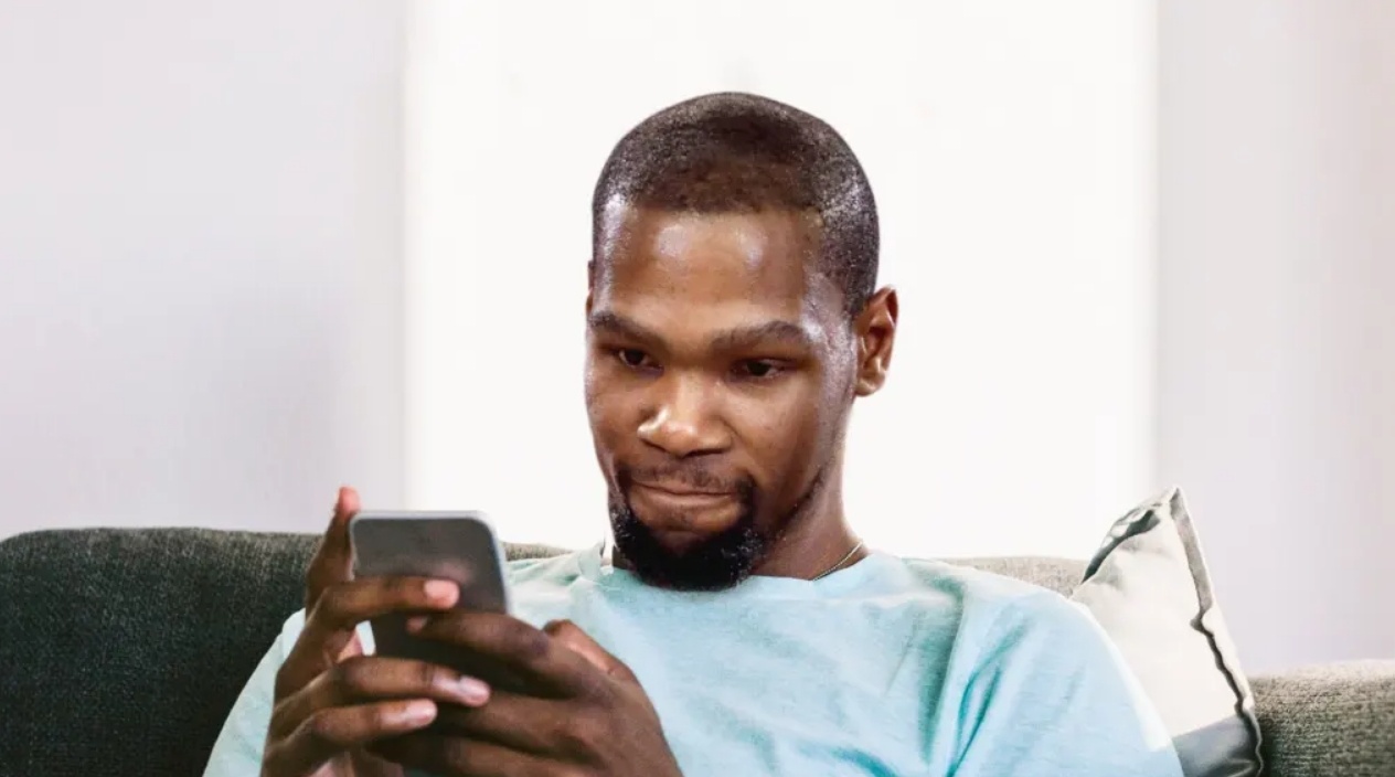 网友:如今联盟高分不断&难看 KD:别看不就行了 讨厌还每天看?