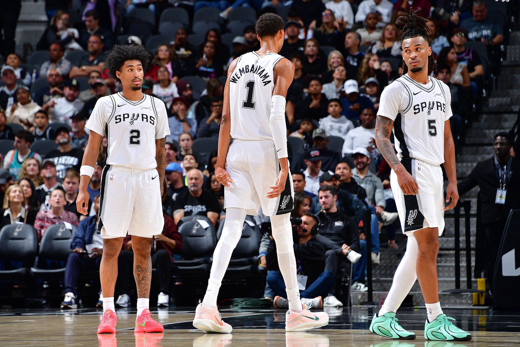 说句废话?帕金斯:年轻马刺有老练的灵魂 他们肯定能进季后赛