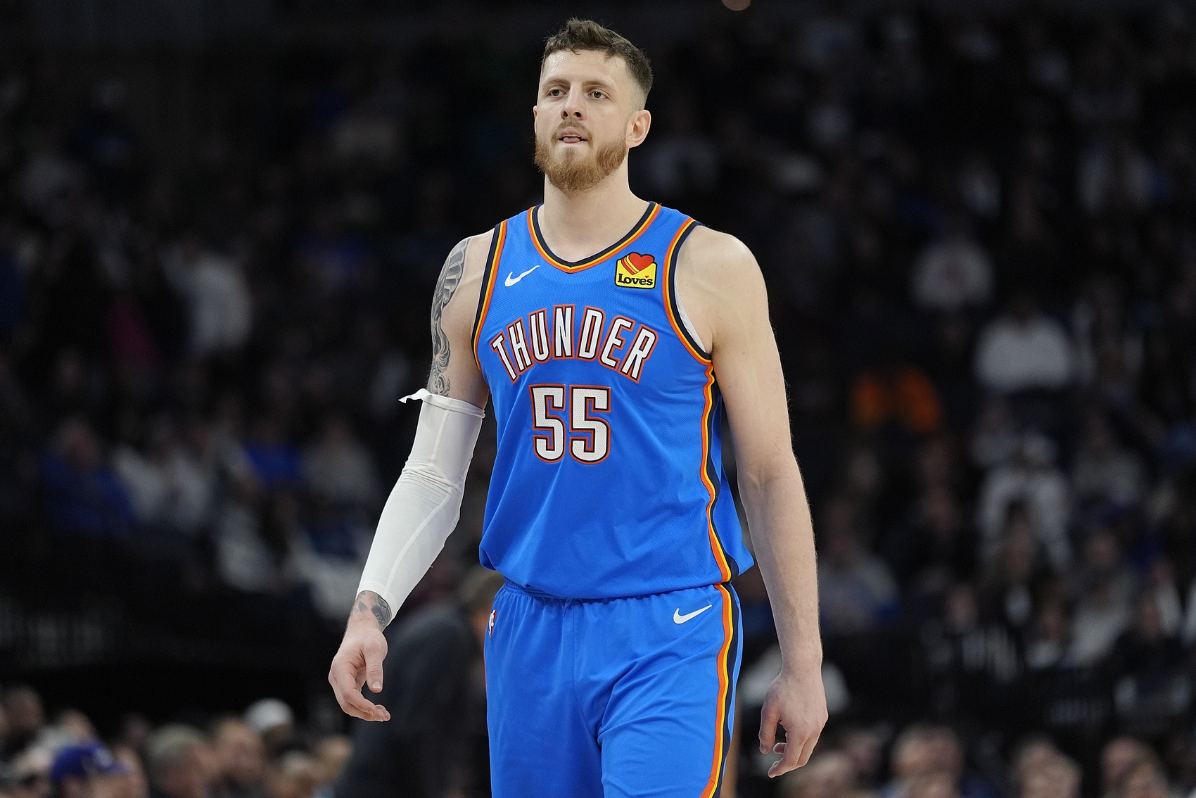 内线支柱!哈尔滕施泰因11中7 得到17分8篮板5助攻2抢断