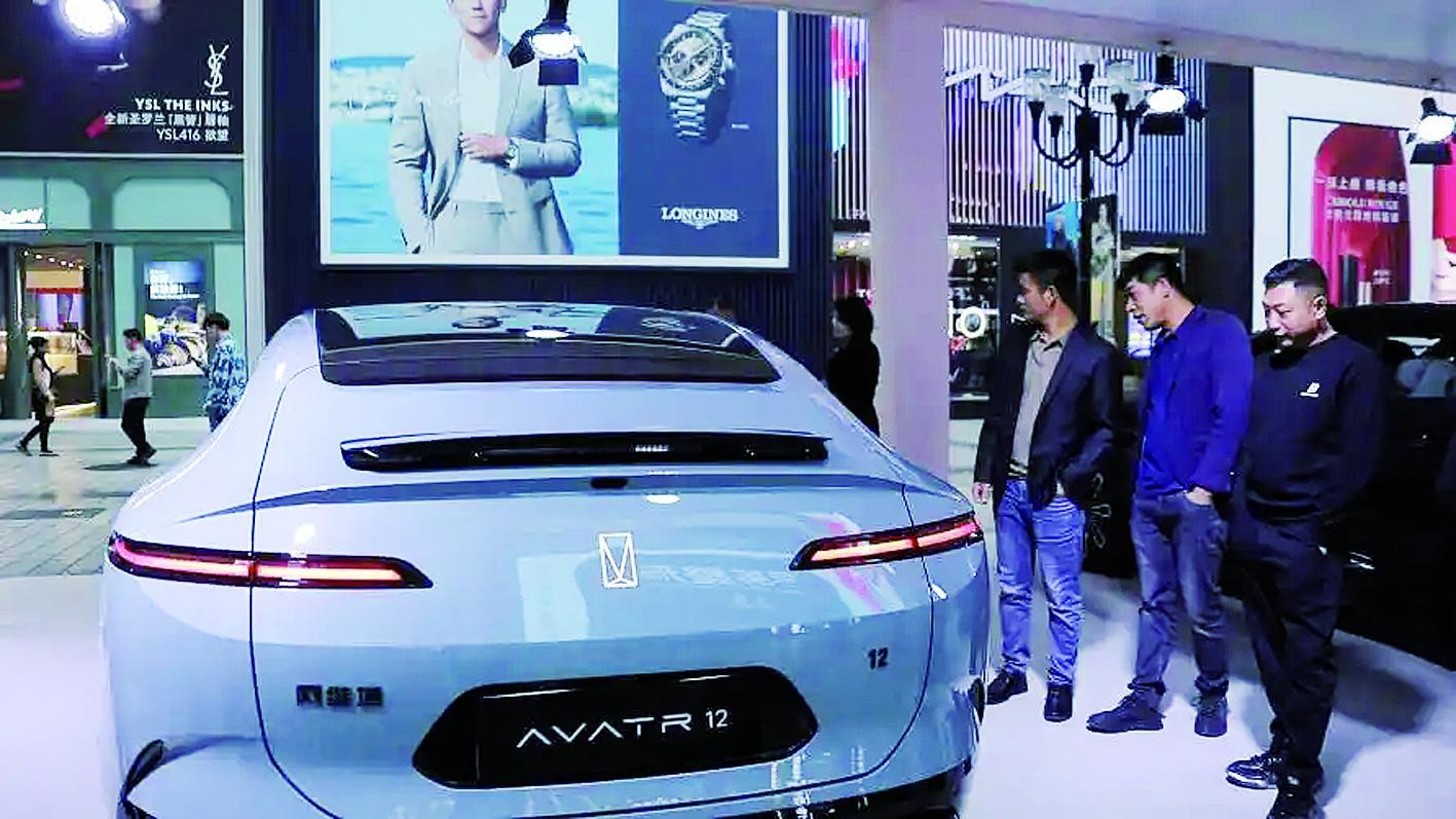 新能源汽车长安阿维塔12双动力车型引得众人驻足