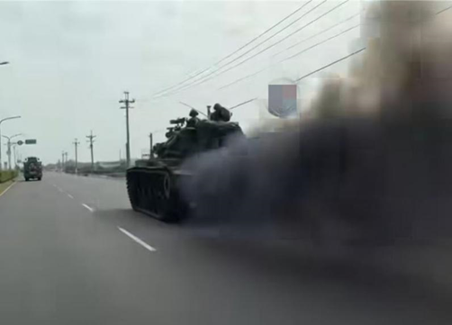 画面曝光！台陆军操演CM-11坦克狂喷黑烟被戏称“乌贼”