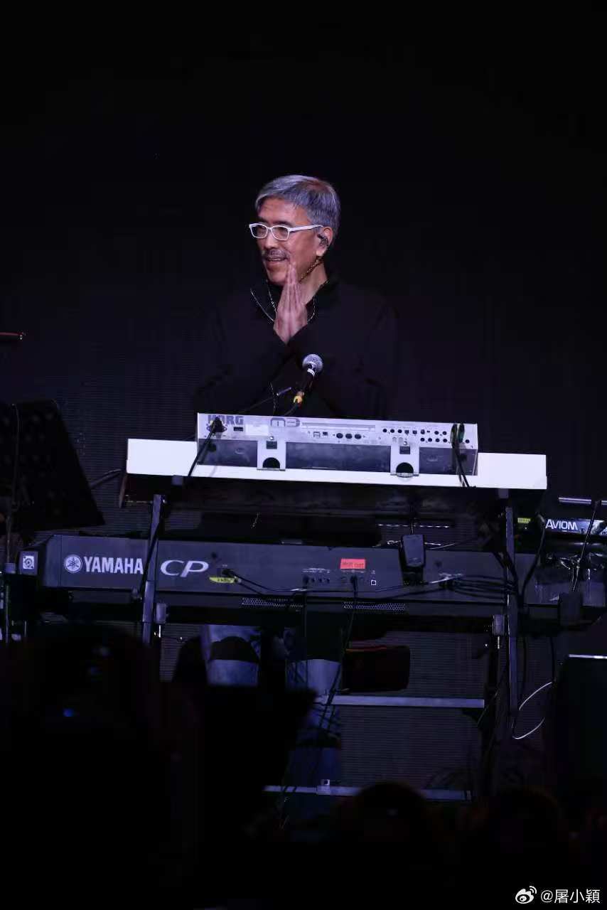 歌手黄安透露，屠颖去世是因为在酒店跑步机上跑步时摔跤致颅内出血