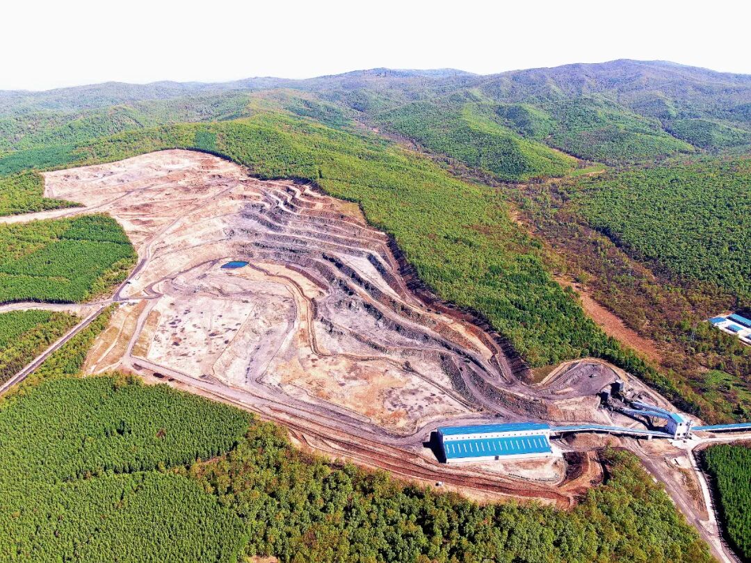 五矿石墨矿山俯瞰