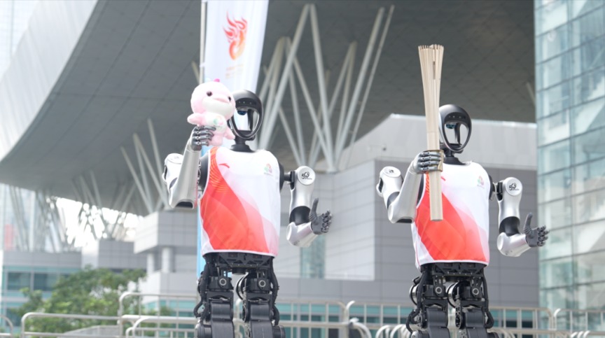 　　人形机器人“夸父” 受访者供图