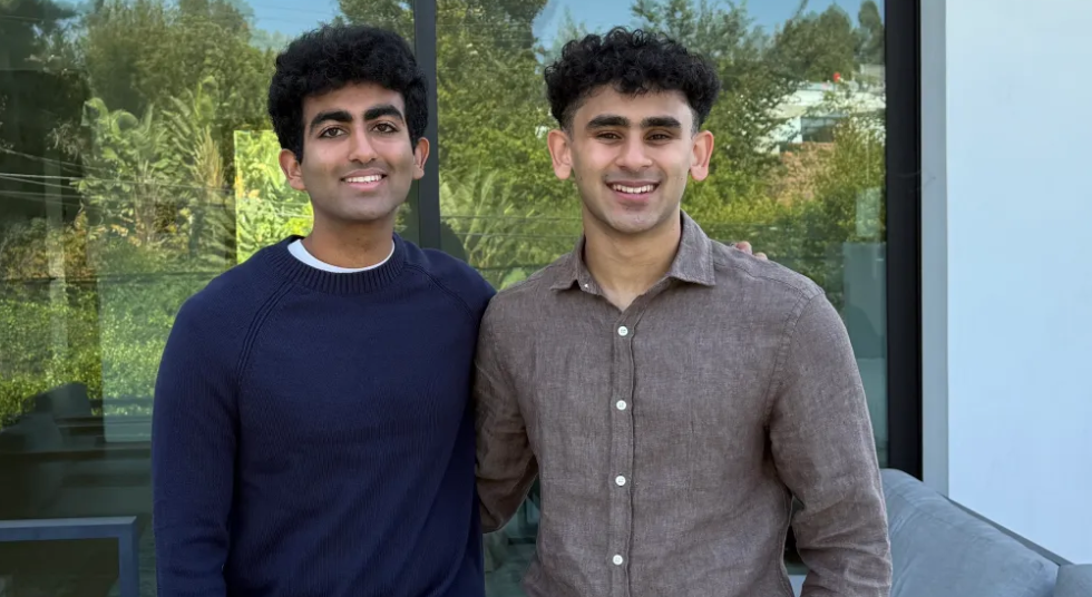 两个造爆款的年轻人