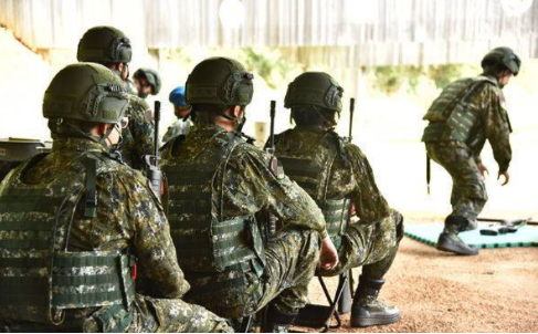 台湾嘉义一营区发生逃兵事件，士兵入伍不到一个月便深夜翻墙逃跑，躲18天被缉捕归案