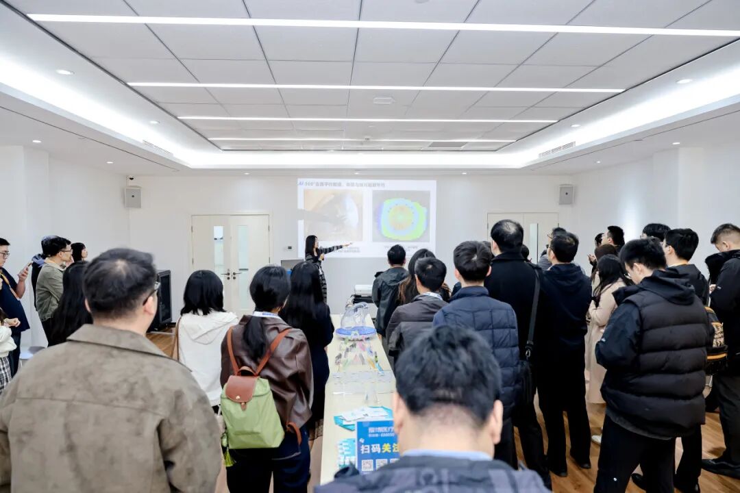 图为爱博医疗旗下普诺瞳®AI数字验配系统介绍