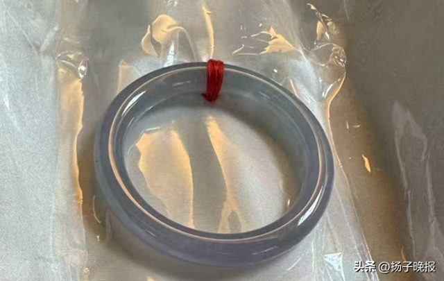 ▲黃女士寄出的女通手鐲