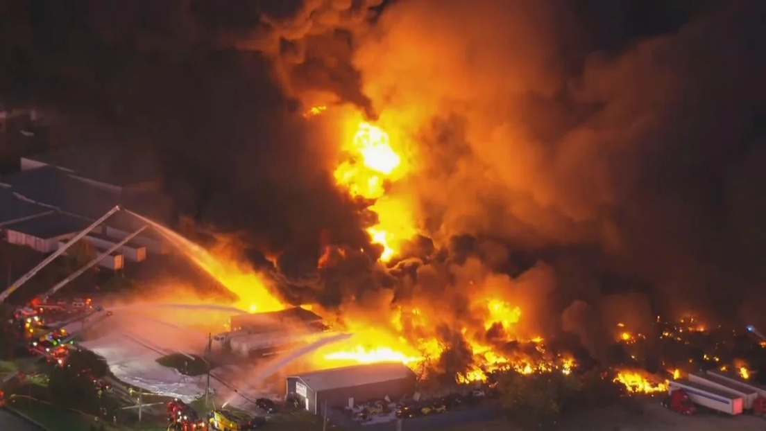 美国肯塔基州货机坠毁事故已致3死11伤，州长发声：死伤人数可能会继续增加