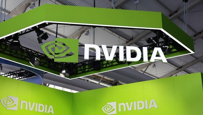 英伟达市值一夜蒸发1.4万亿元，CEO黄仁勋此前刚完成10亿美元减持计划