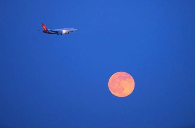 “超级月亮”今晚现身！华科大天文学教授揭秘：如何拍出刷屏大片