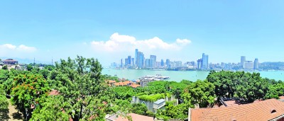     在福建厦门鼓浪屿八卦楼拍摄的风景。新华社发