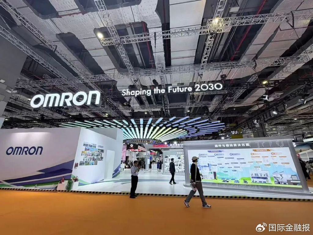 欧姆龙公司在第八届进博会上的展台 马云飞/摄
