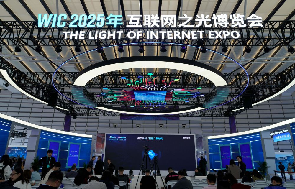 ↑ 这是11月6日拍摄的2025年世界互联网大会“互联网之光”博览会会场。新华社记者赵宇思摄