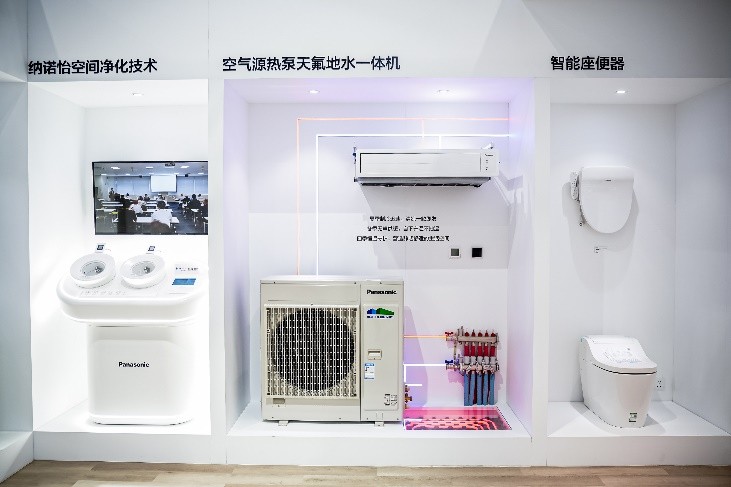 图：松下纳诺怡TM空间净化技术、松下空气源热泵天氟地水一体机、松下智能马桶