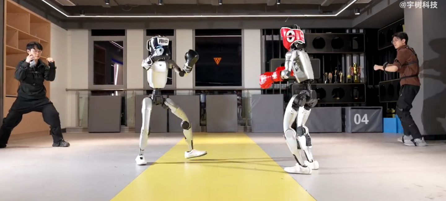 ▲ 电影《铁甲钢拳》片段