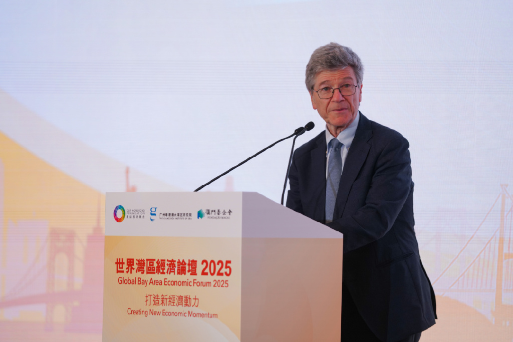 美国哥伦比亚大学经济学教授杰弗里·萨克斯